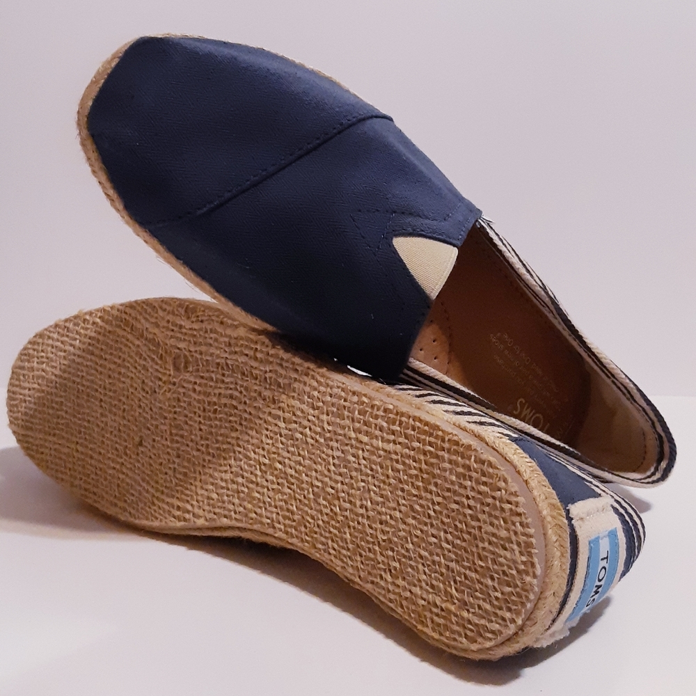 TOMS Classics Navy and cream Espadrilles | NWT | Women Size 8 - Picture 3 of 5